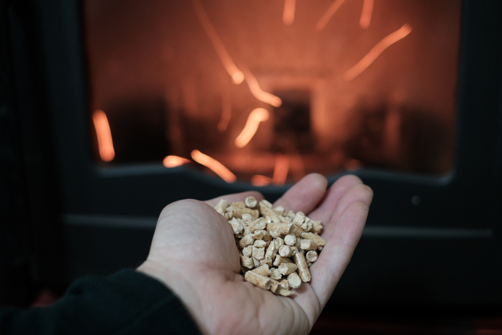 Chauffage central aux pellets ? Découvrez tout sur la chaudière à pellets ou le poêle à pellets
